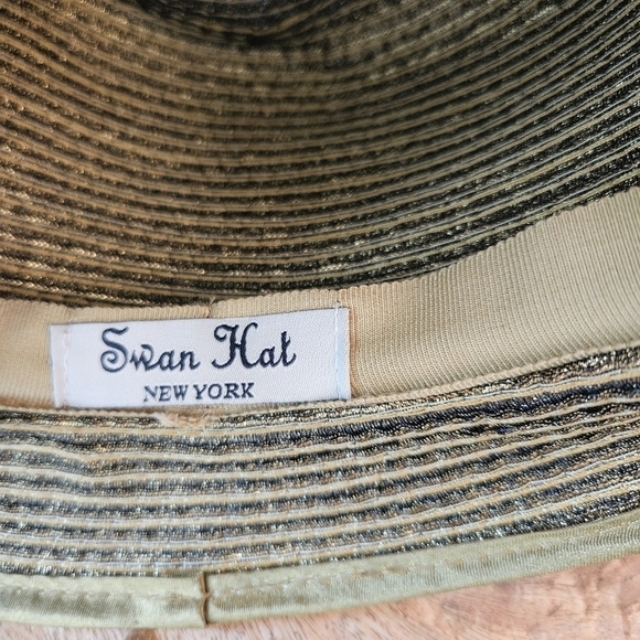 Swan Hat New York Metallic Gold Green hat - Picture 5 of 6